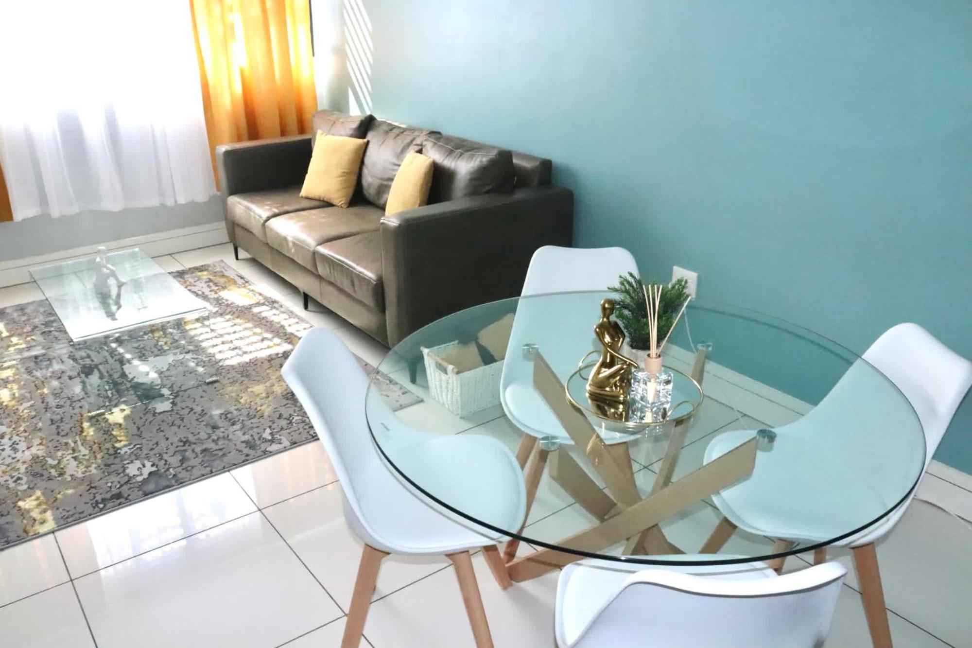 C&J City Centre Airbnb Apartment Windhoek Ngoại thất bức ảnh