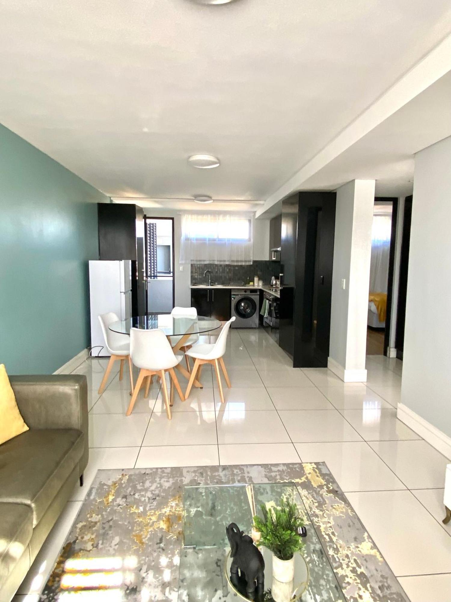 C&J City Centre Airbnb Apartment Windhoek Ngoại thất bức ảnh