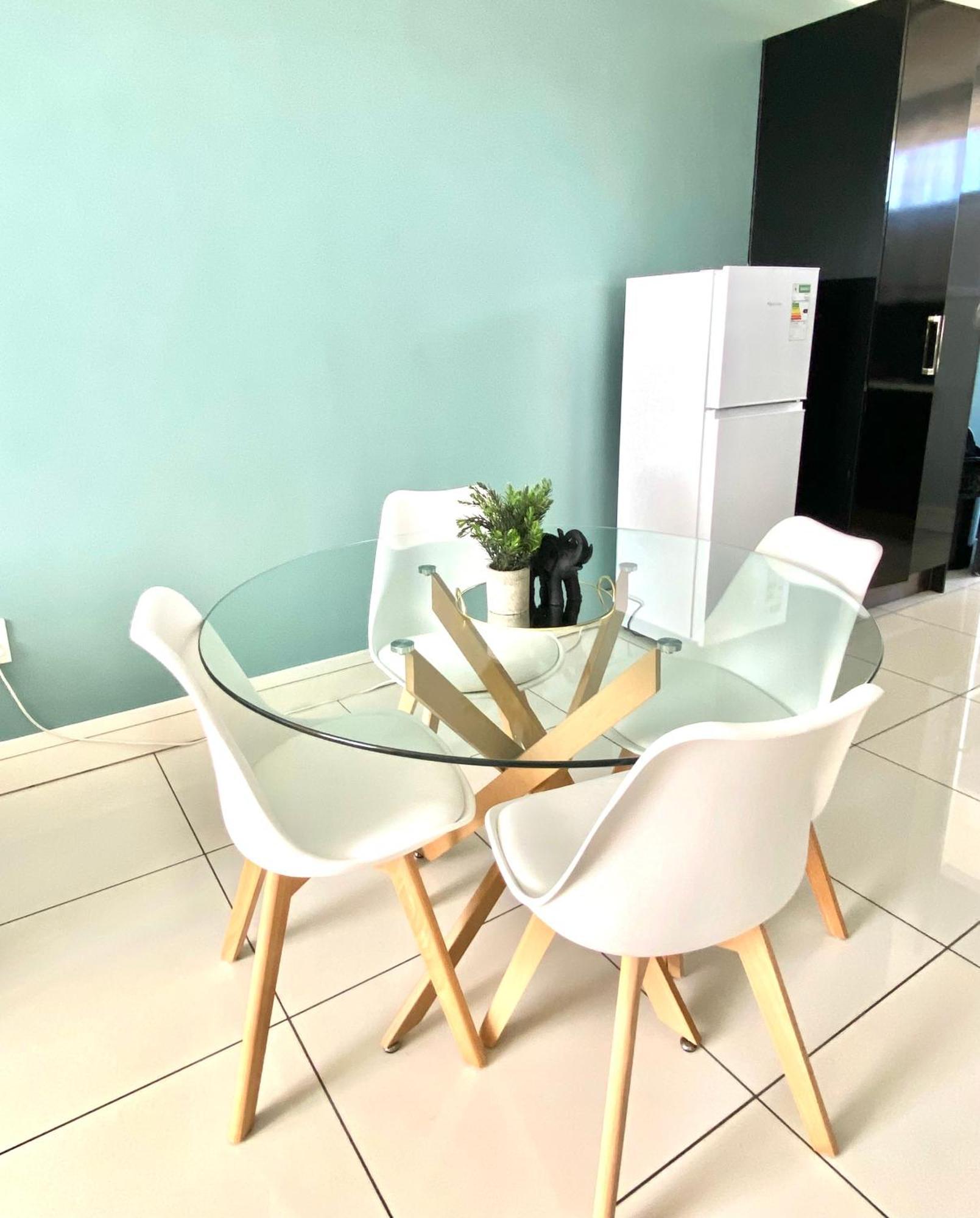 C&J City Centre Airbnb Apartment Windhoek Ngoại thất bức ảnh