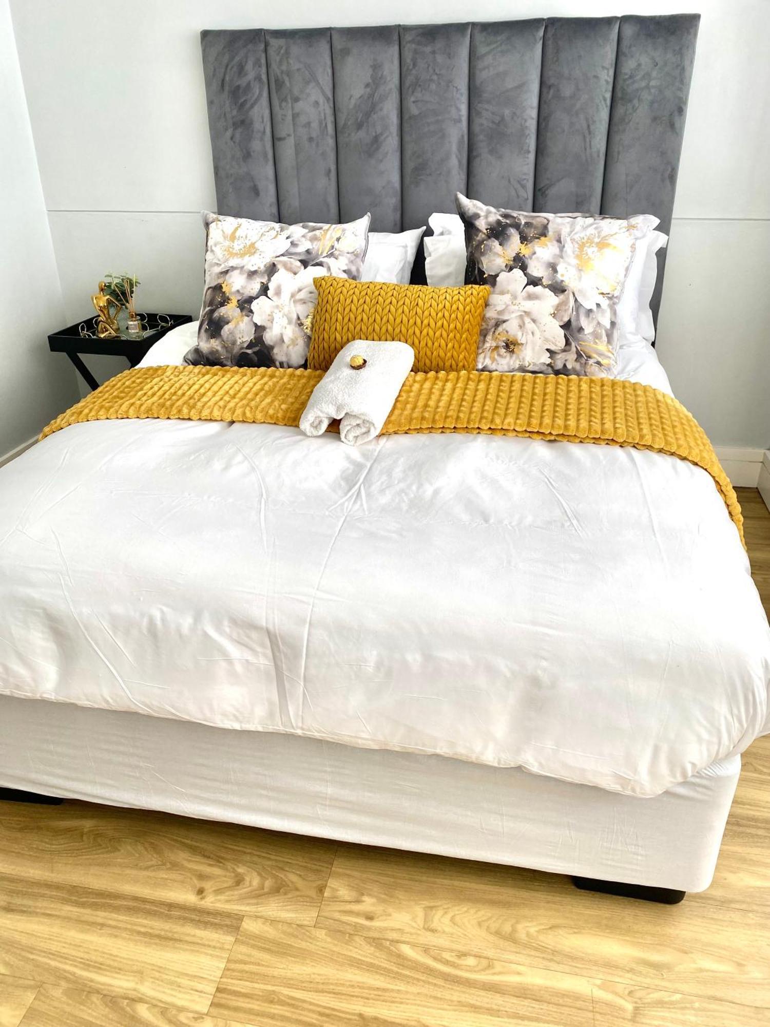 C&J City Centre Airbnb Apartment Windhoek Ngoại thất bức ảnh