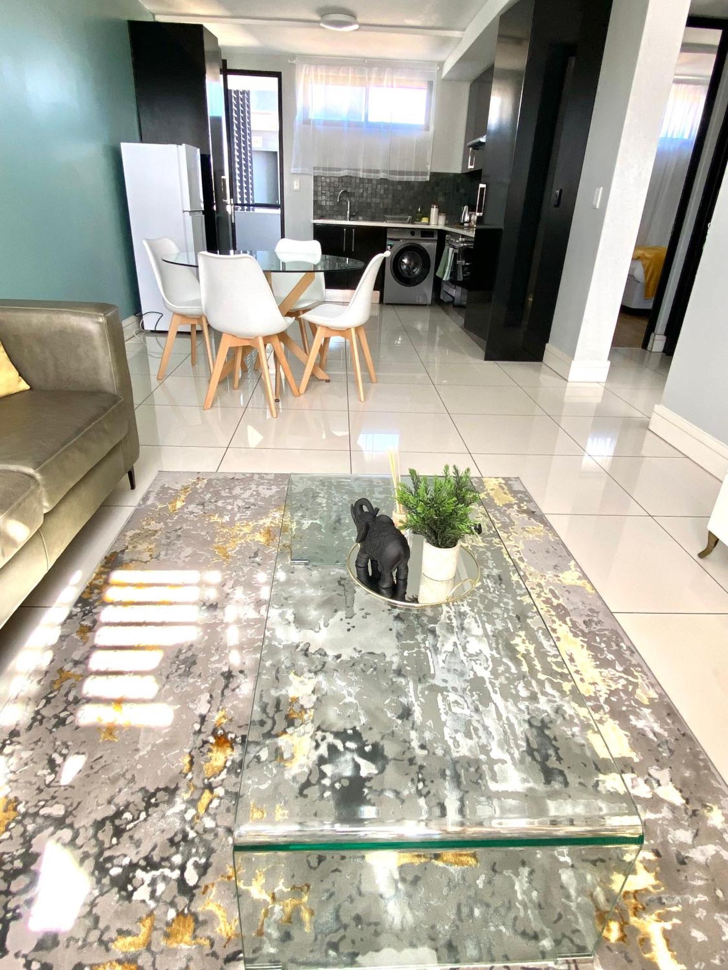 C&J City Centre Airbnb Apartment Windhoek Ngoại thất bức ảnh