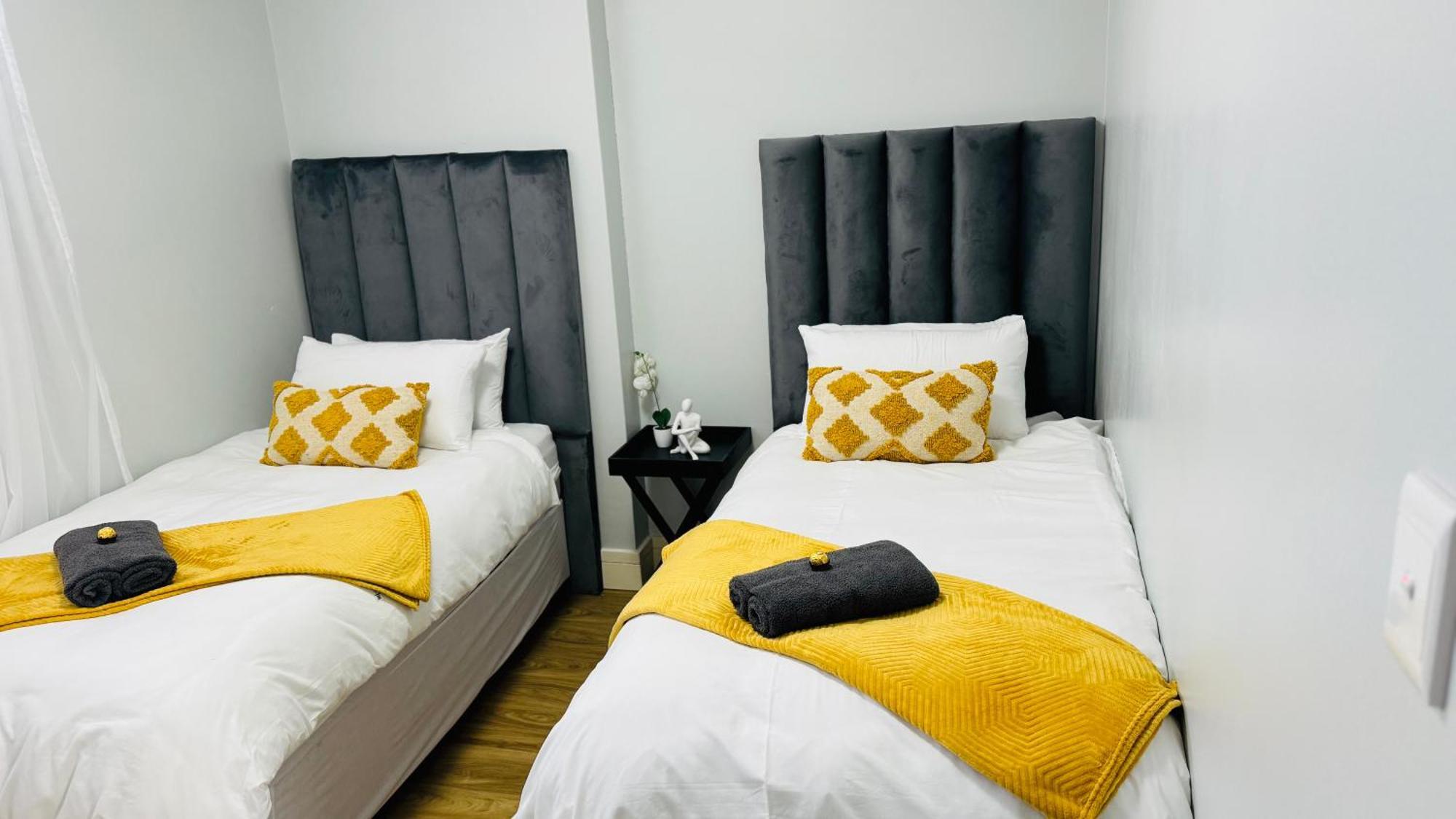 C&J City Centre Airbnb Apartment Windhoek Ngoại thất bức ảnh